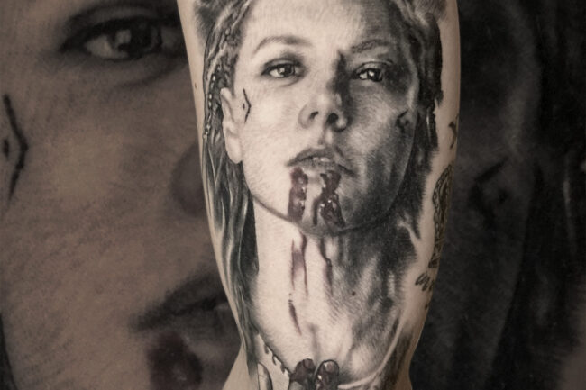 Tatuaje realista retrato mujer. Autor: Nacho Martin.