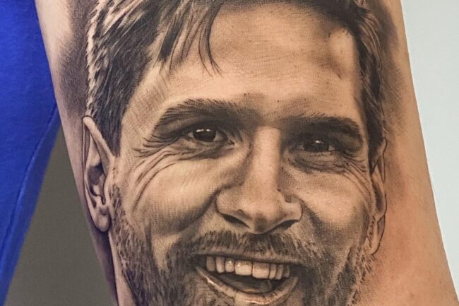 Tatuaje realista retrato de Leo Messi. Autor: Xavi Boix